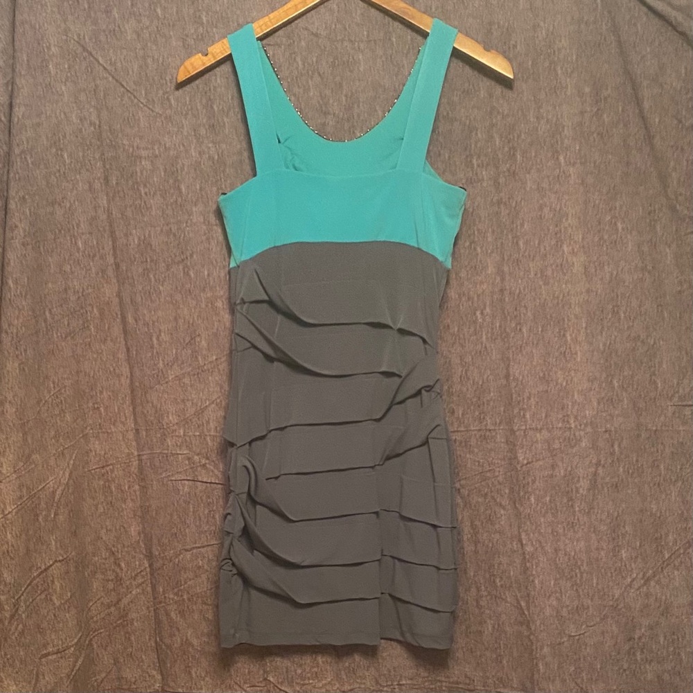 Dress - Picture 3 of 4